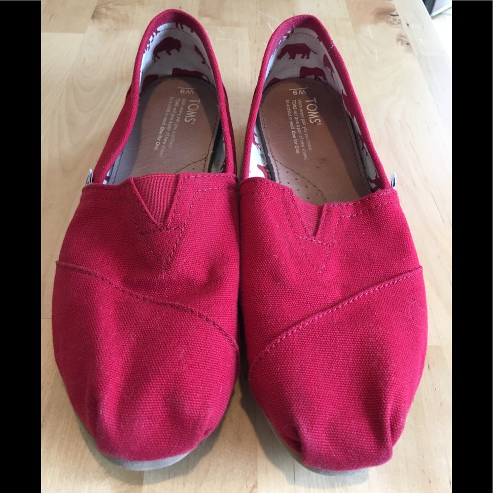 Toms red flats.